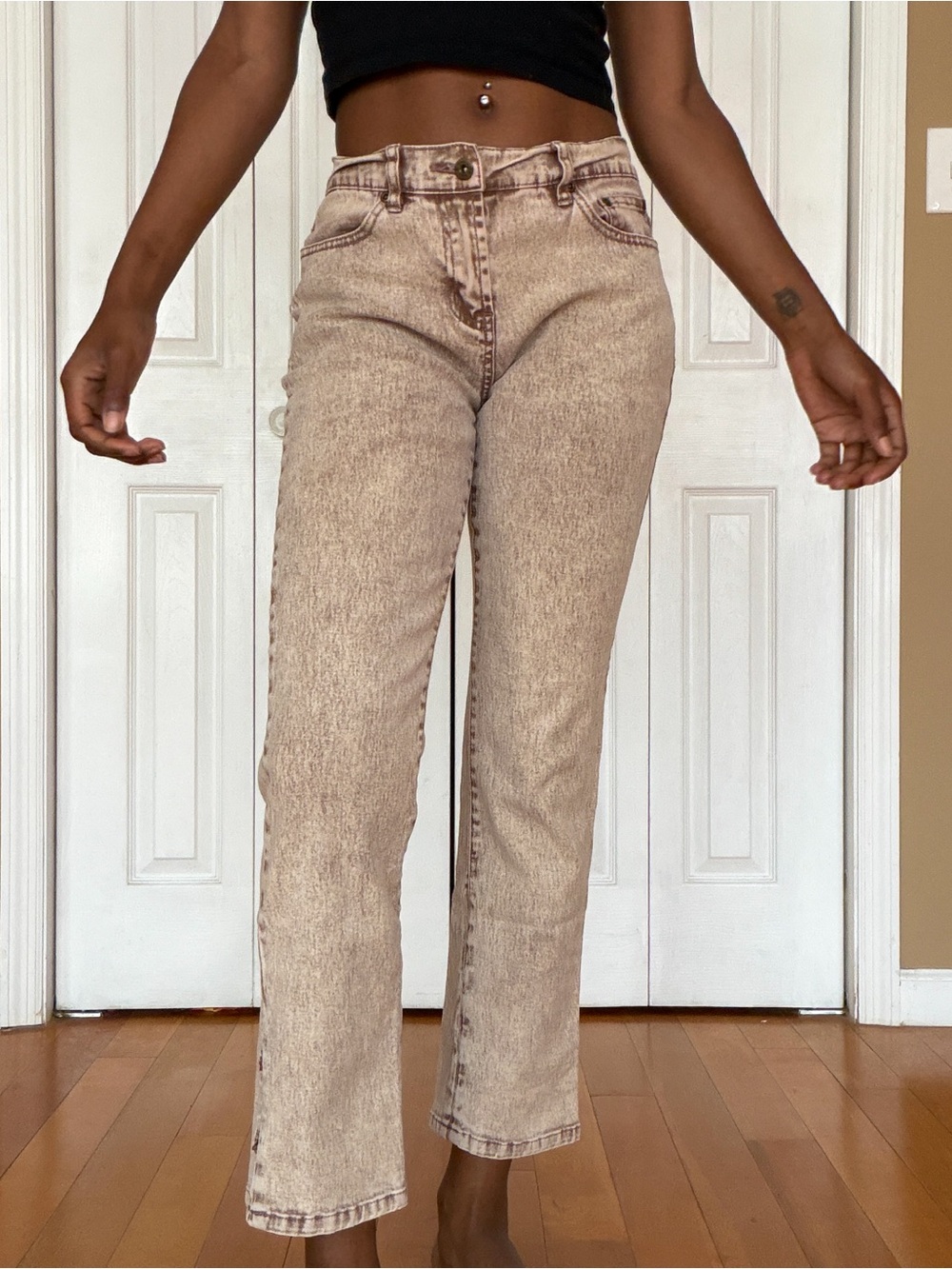 DG2 by Diane Gilman Straight Leg Jeans in Light Beige Mineral Wash